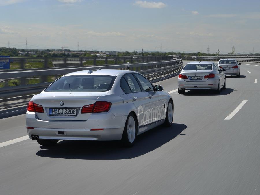  BMW 5-Series ConnectedDrive Prototype 2011 года  (фото 3 из 6)